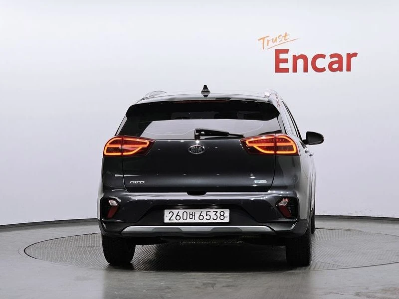 Kia Niro 1.6 HEV| 139к.с.| ВКЛ.ТЕХНОТЕСТ, снимка 4 - Автомобили и джипове - 55183500