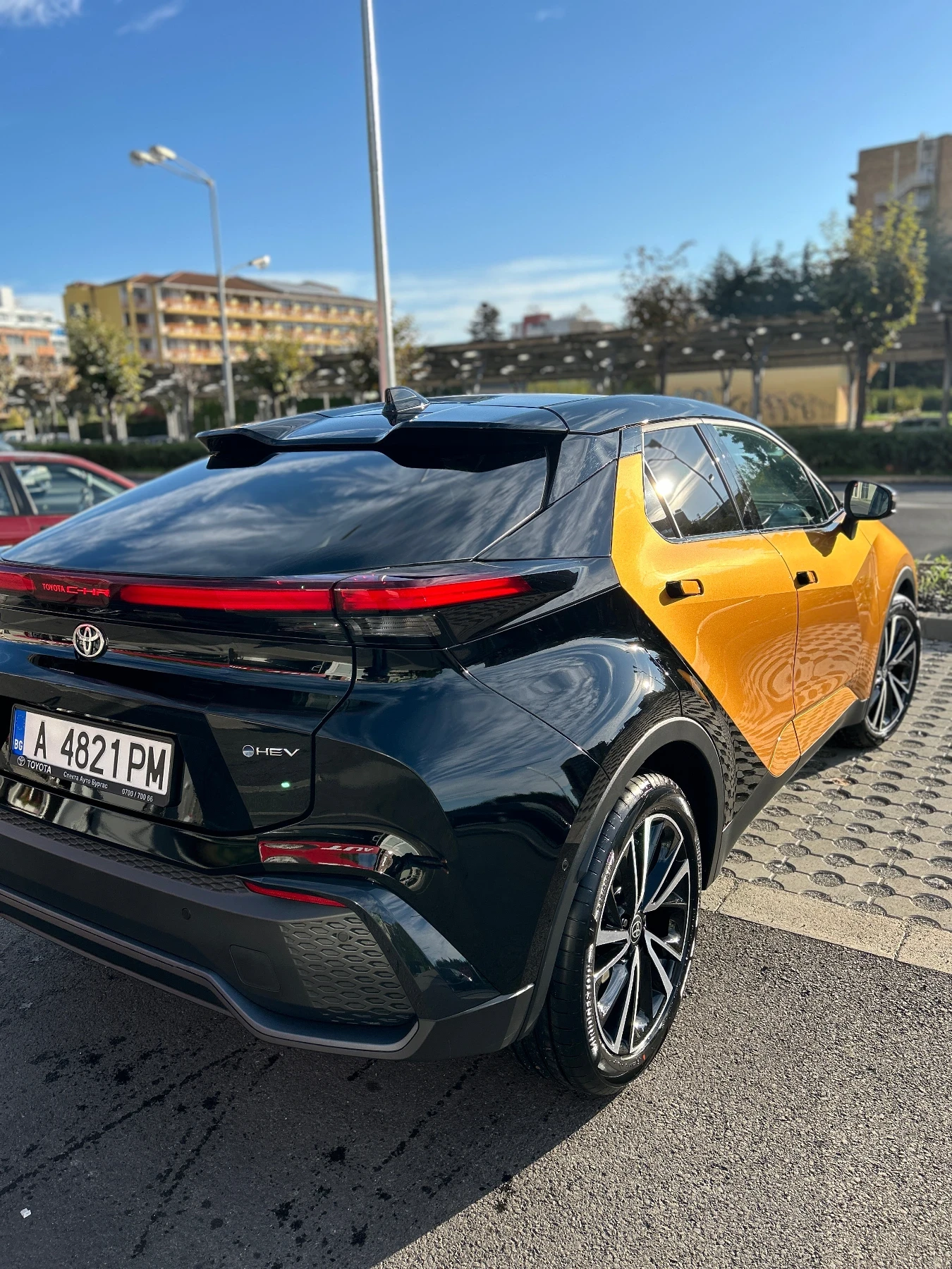 Toyota C-HR Premium Edition - изображение 4