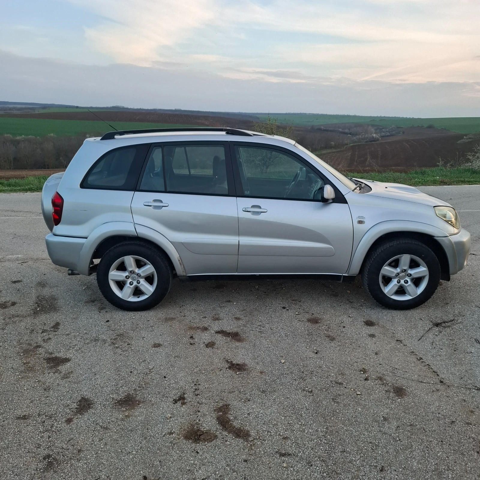 Toyota Rav4 2.0D, снимка 6 - Автомобили и джипове - 54402097