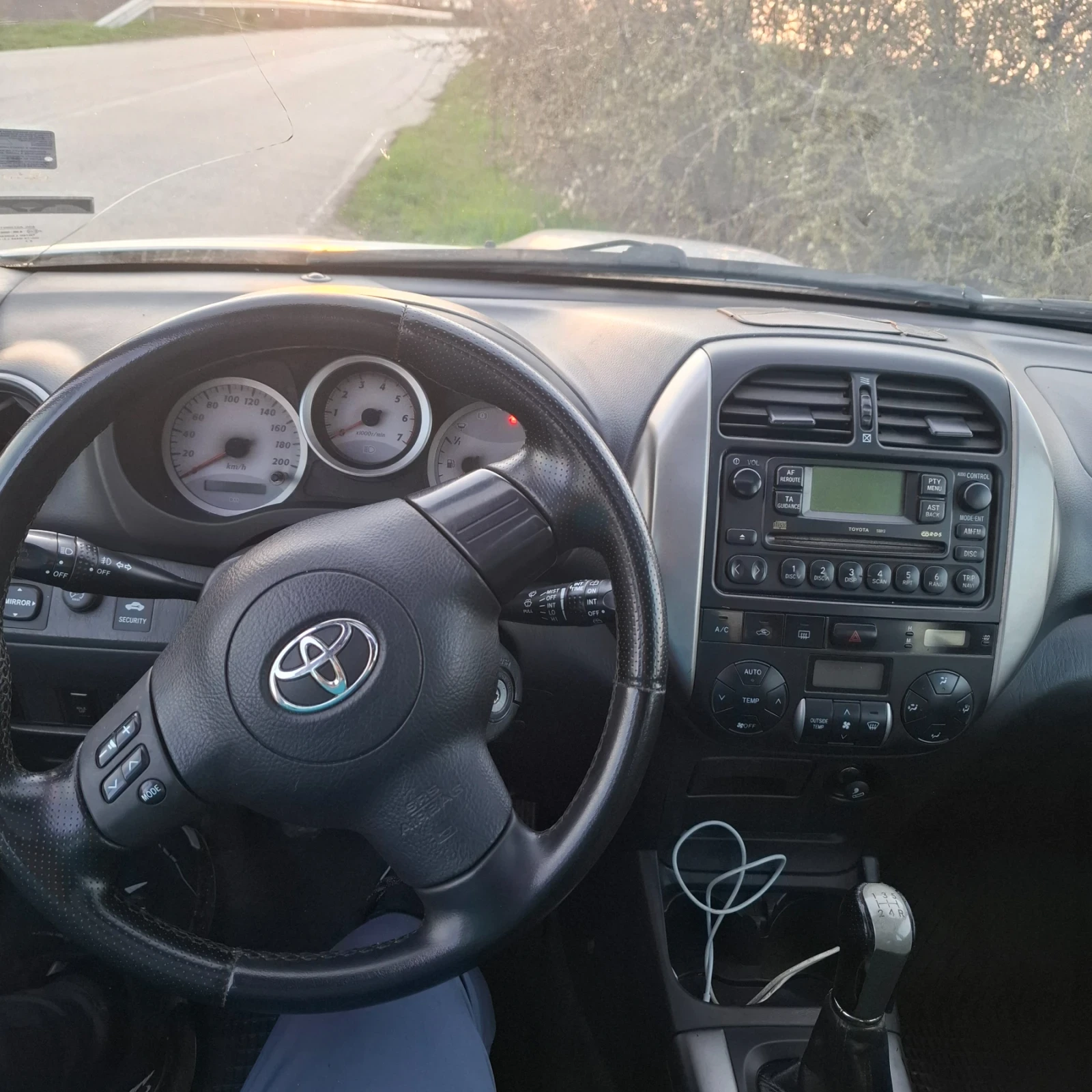 Toyota Rav4 2.0D, снимка 7 - Автомобили и джипове - 54402097
