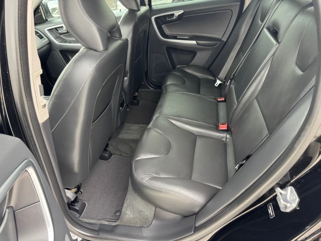 Volvo XC60 3.0 Т6, снимка 9 - Автомобили и джипове - 54530276