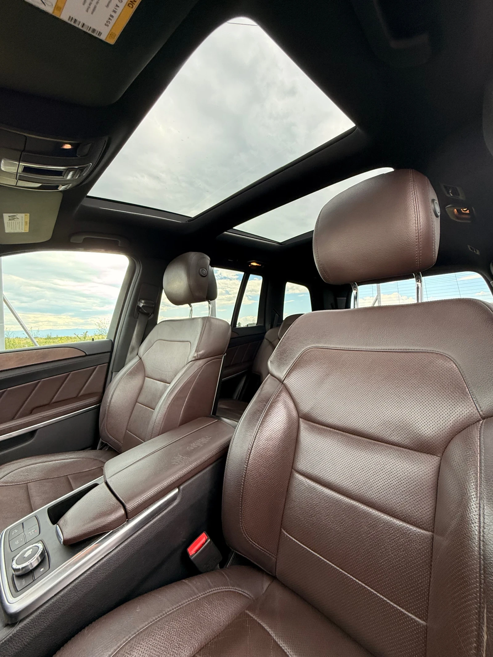 Mercedes-Benz GL 550 БЕЗ УДАРИ AMG LINE | ВСИЧКИ ЕКСТРИ | HARMAN KARDON, снимка 4 - Автомобили и джипове - 54813312