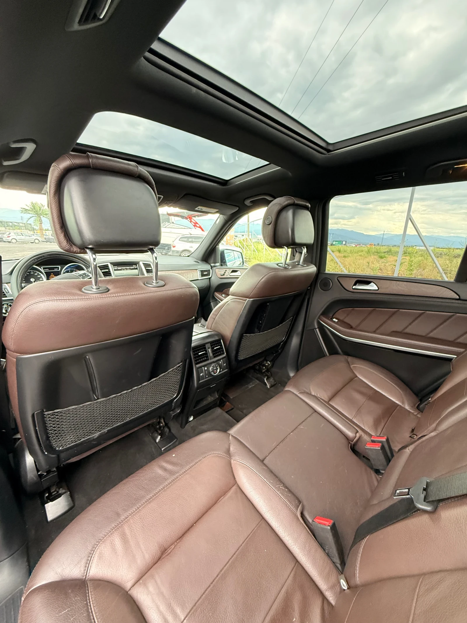 Mercedes-Benz GL 550 БЕЗ УДАРИ AMG LINE | ВСИЧКИ ЕКСТРИ | HARMAN KARDON, снимка 5 - Автомобили и джипове - 54813312