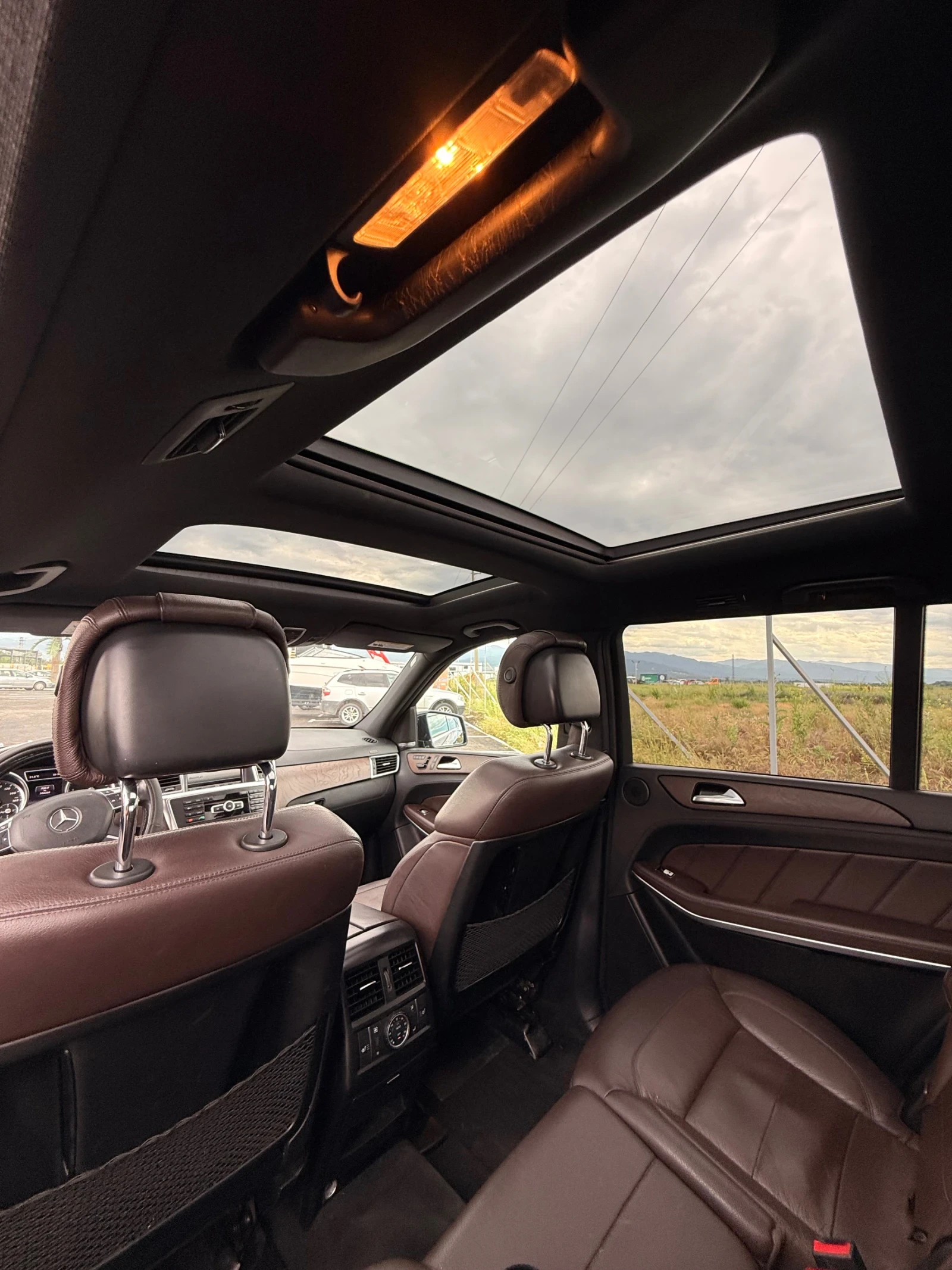 Mercedes-Benz GL 550 БЕЗ УДАРИ AMG LINE | ВСИЧКИ ЕКСТРИ | HARMAN KARDON, снимка 7 - Автомобили и джипове - 54813312
