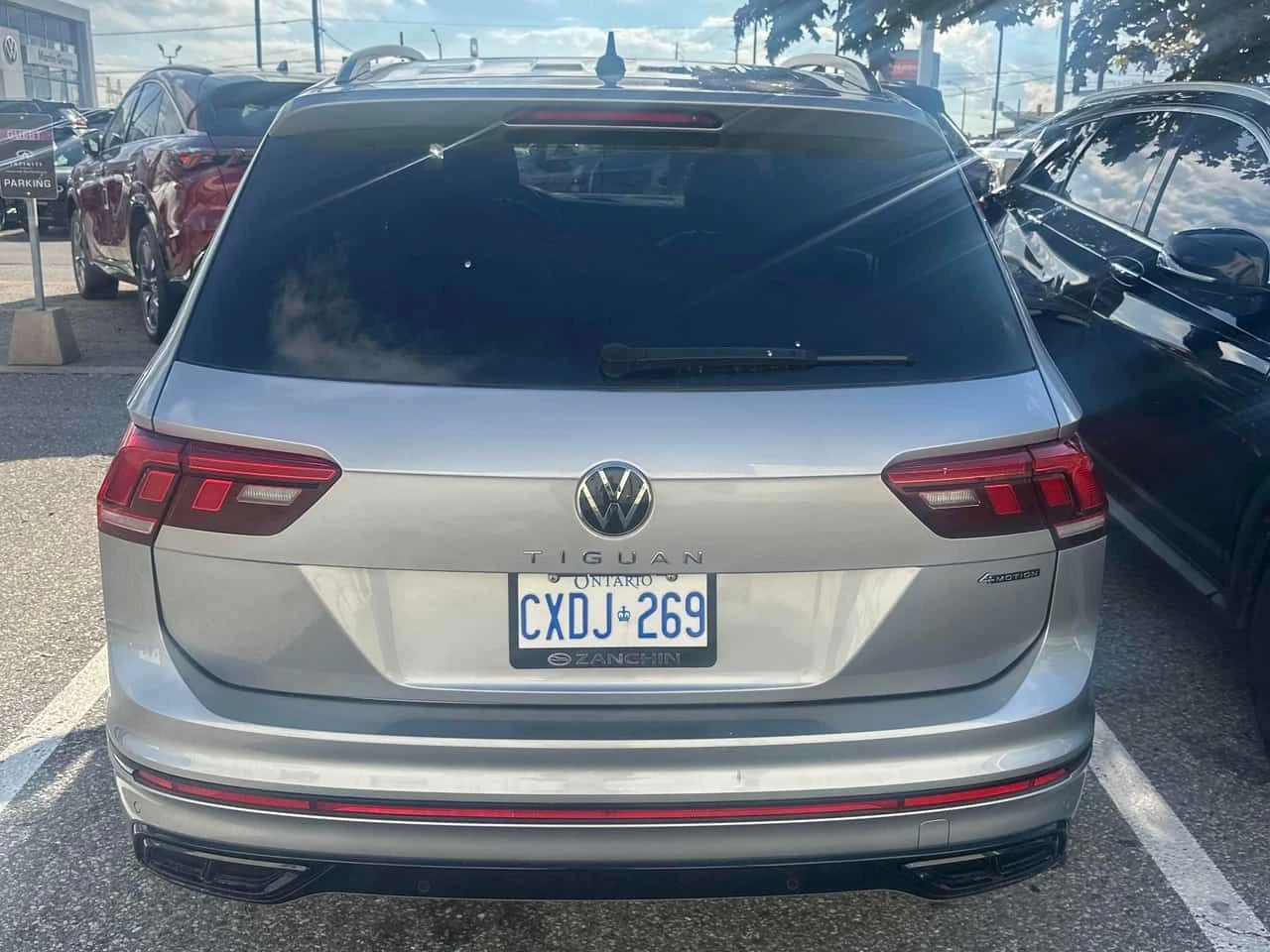 VW Tiguan * Comfortline R Line Black Edition * CARFAX * , снимка 4 - Автомобили и джипове - 55024586