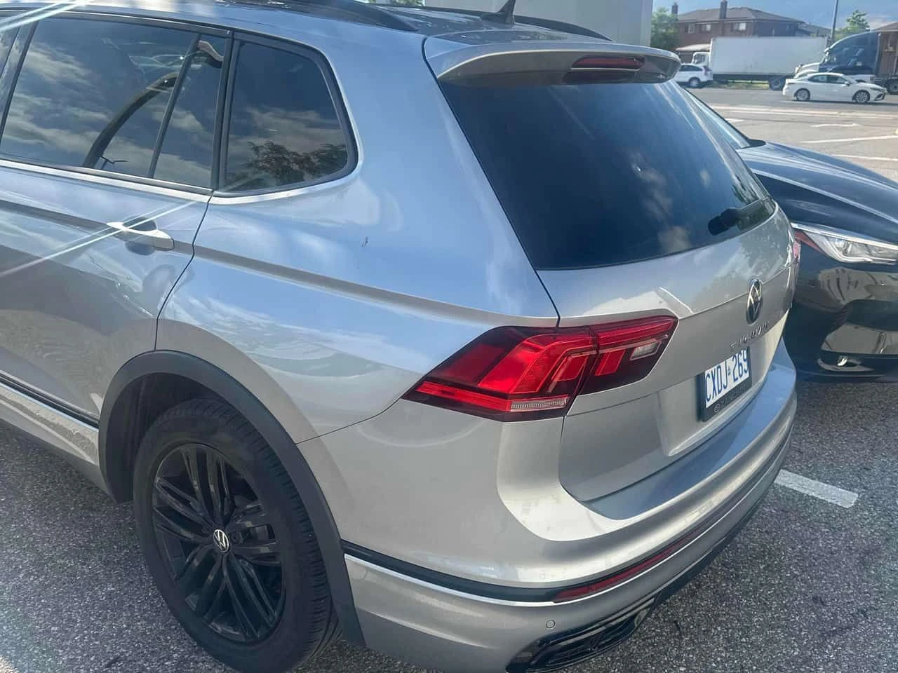 VW Tiguan * Comfortline R Line Black Edition * CARFAX * , снимка 13 - Автомобили и джипове - 55024586