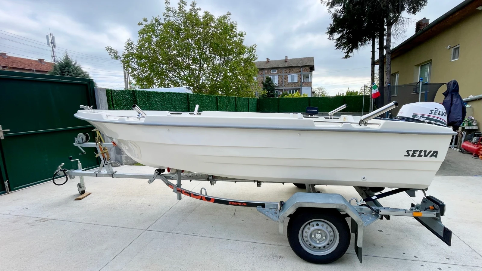 Моторна яхта Selva Tiller 4.50, снимка 2 - Воден транспорт - 54733573