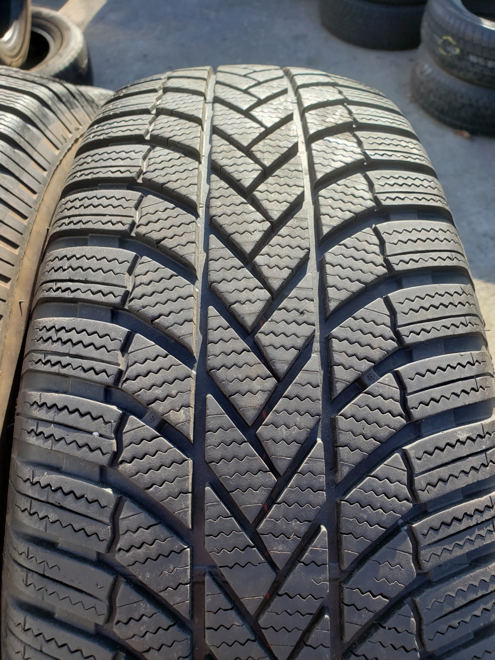Гуми Зимни 245/70R16