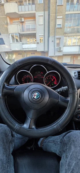 Alfa Romeo 147 - 1200 € / 2347.00 лв. - 71538604 6