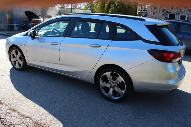 Opel Astra 1.6cdti Уникат Топ Състояние, снимка 9 - Автомобили и джипове - 42924354