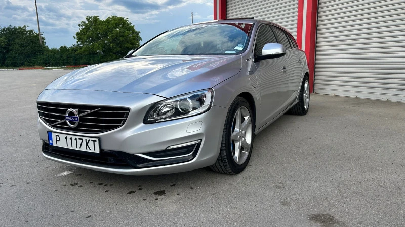 Volvo V60 PLUG-IN HYBRID, снимка 3 - Автомобили и джипове - 47134454