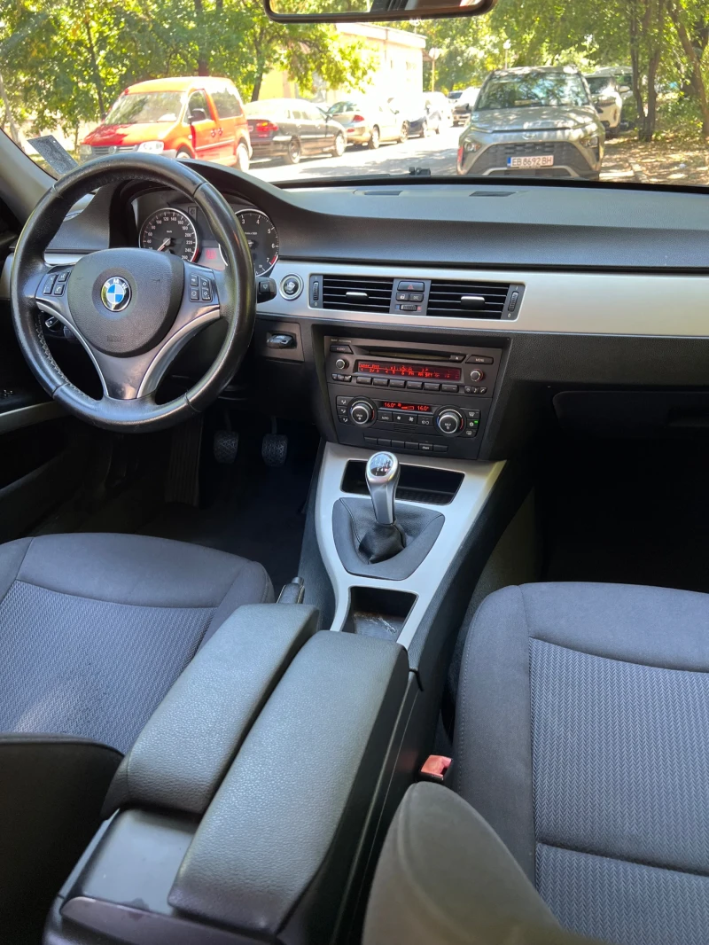 BMW 318 I Facelift , снимка 12 - Автомобили и джипове - 46894403