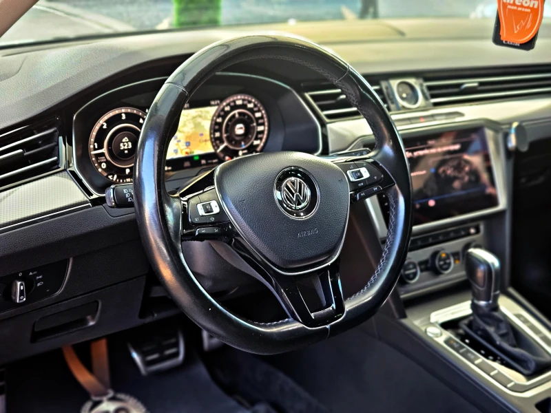 VW Alltrack 2.0TDI/DIGITAL/DISTRONIC/CAMERA/ПОДГРЕВ/CAR PLAY, снимка 10 - Автомобили и джипове - 52747220