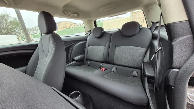 Mini One 1.6i* 74hp* FACE* 120000km* 2011* Отлична* БАРТЕР, снимка 10 - Автомобили и джипове - 52947226