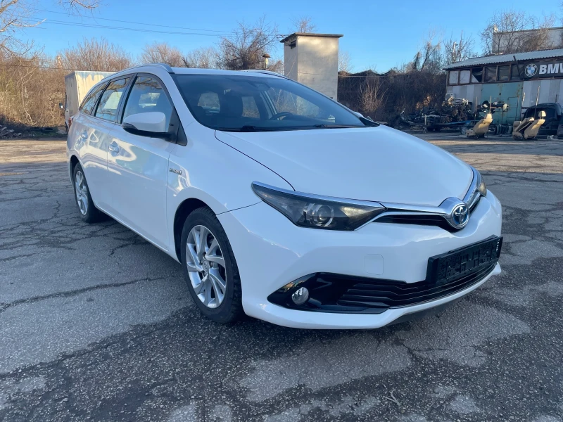 Toyota Auris 1.8 hybrid face, снимка 3 - Автомобили и джипове - 53112603