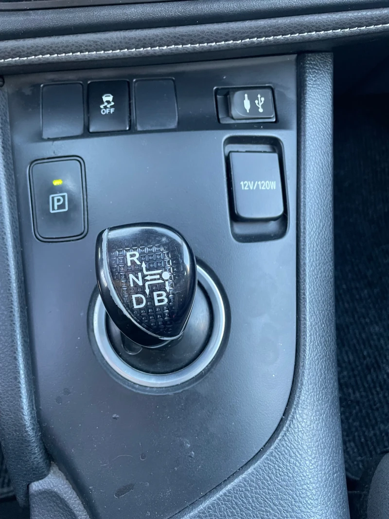 Toyota Auris 1.8 hybrid face, снимка 11 - Автомобили и джипове - 53112603