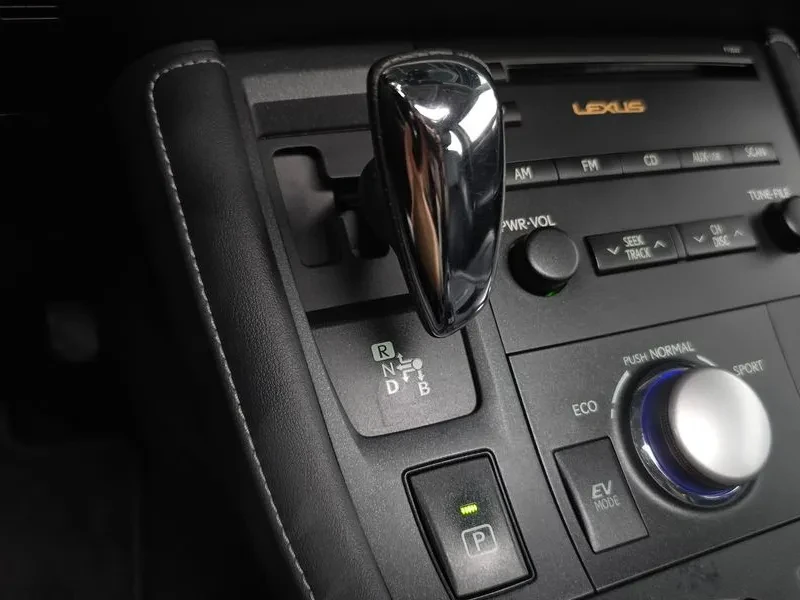 Lexus CT 200h Compact Luxury ZWA10, снимка 8 - Автомобили и джипове - 55537119