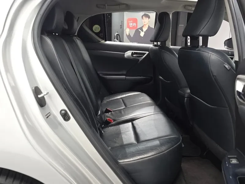 Lexus CT 200h Compact Luxury ZWA10, снимка 10 - Автомобили и джипове - 55537119