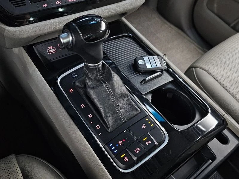 Kia Carnival 9-seater Prestige| 194к.с., снимка 9 - Автомобили и джипове - 56126658