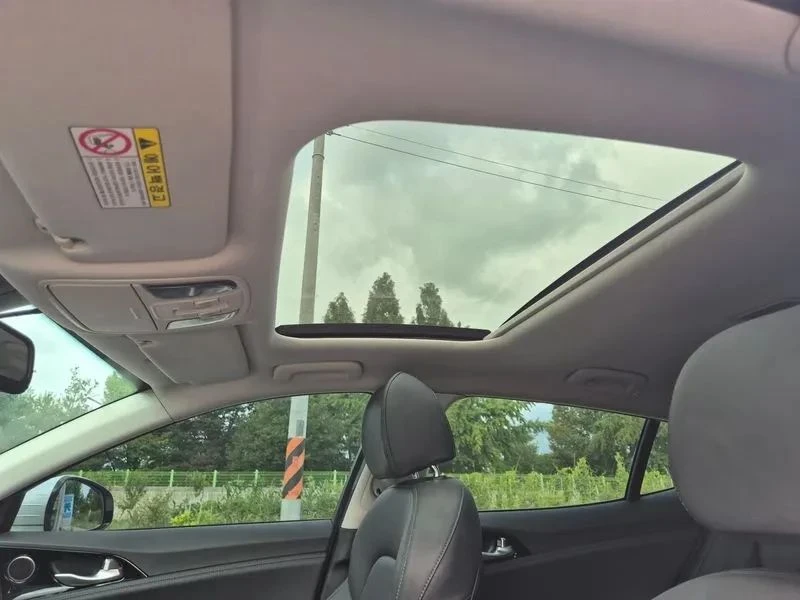 Kia Stinger, снимка 15 - Автомобили и джипове - 56689209