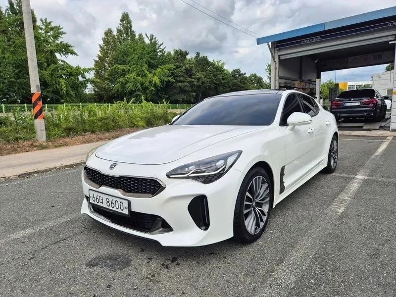 Kia Stinger, снимка 3 - Автомобили и джипове - 56689209
