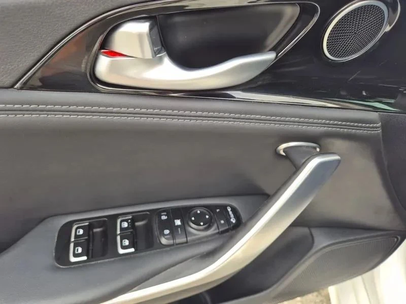 Kia Stinger, снимка 14 - Автомобили и джипове - 56689209