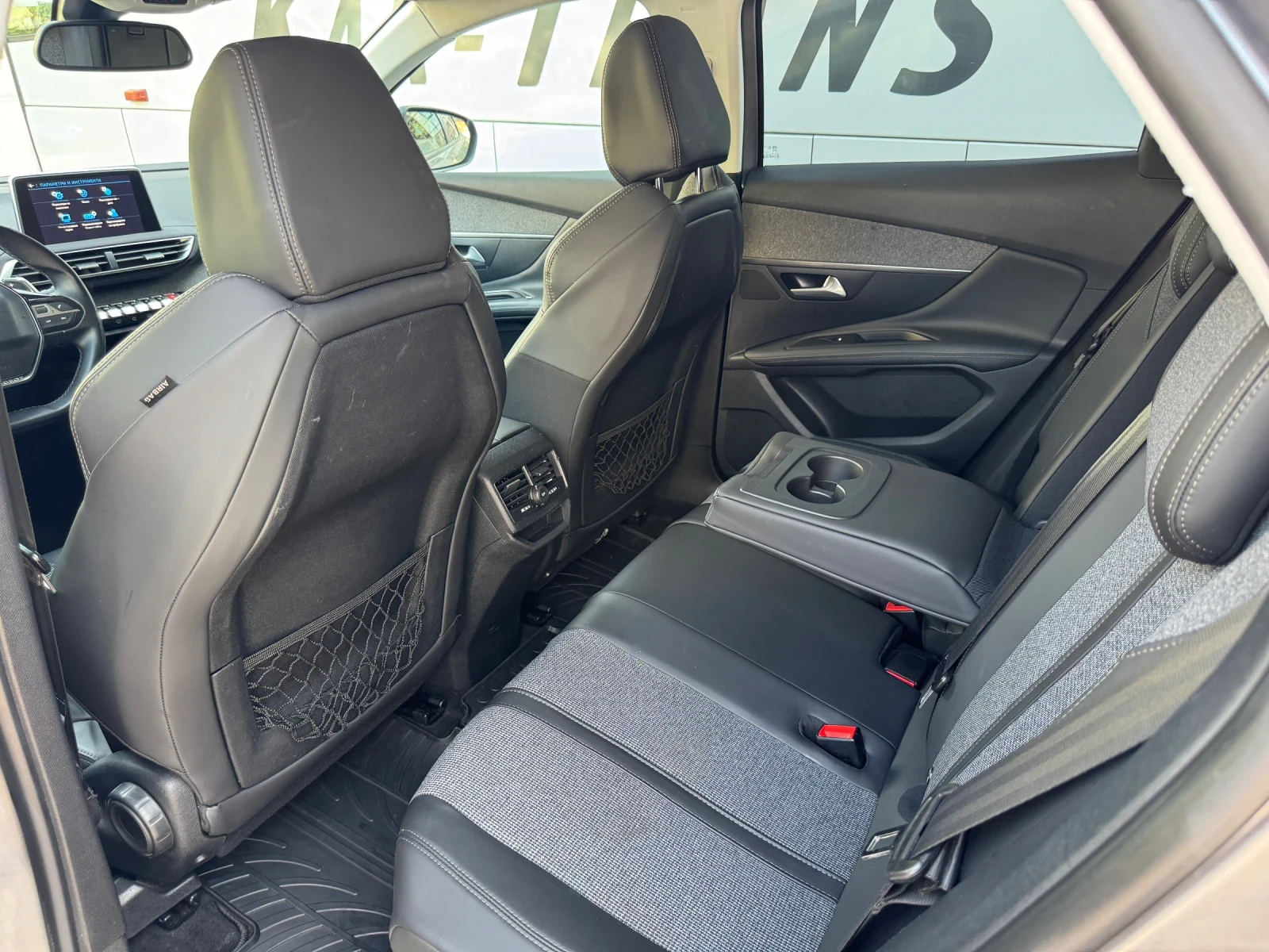 Peugeot 3008 1.6HDI // ВЪРНАТ ОТ ЛИЗИНГ - изображение 4