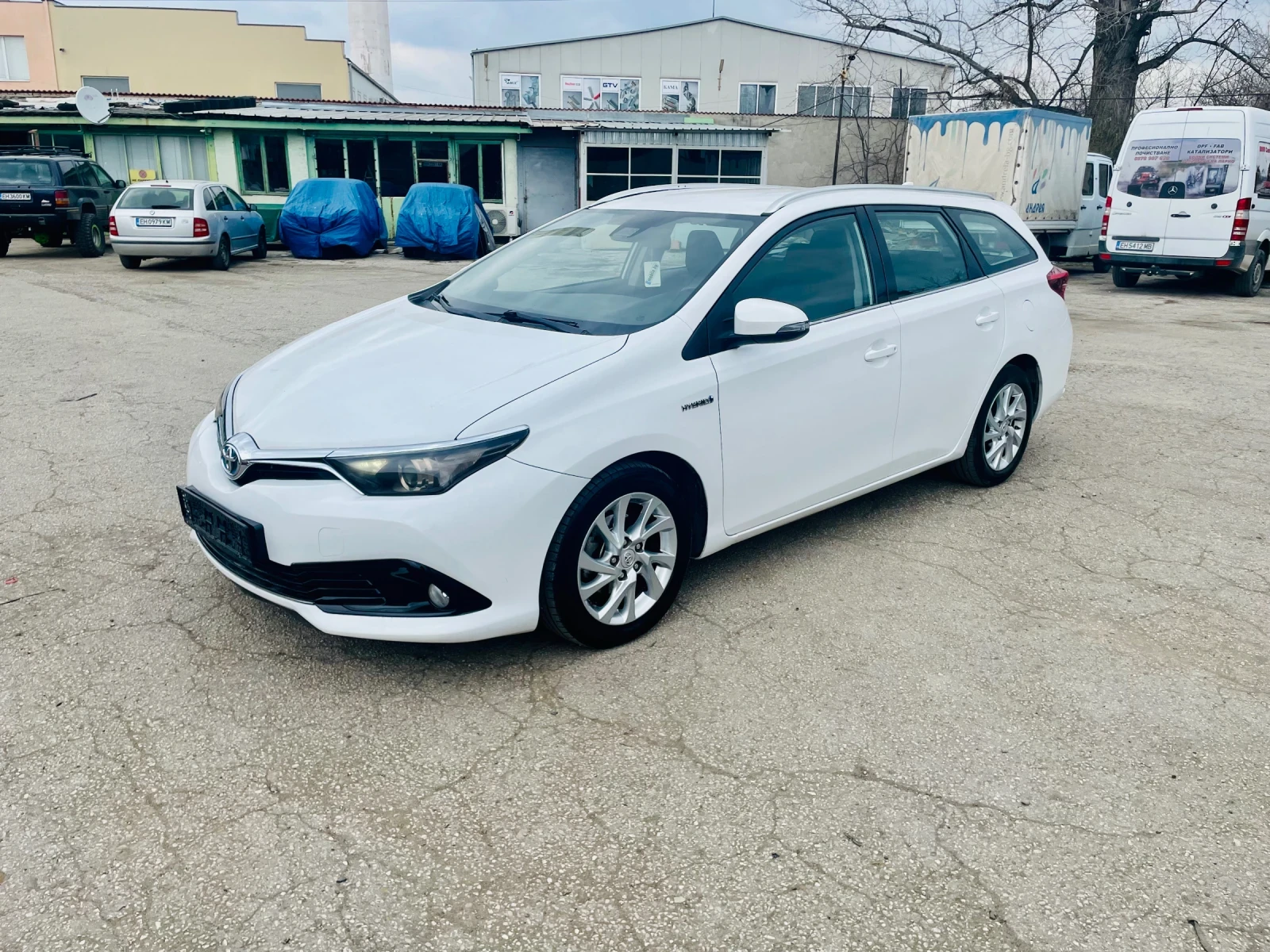 Toyota Auris 1.8 hybrid face