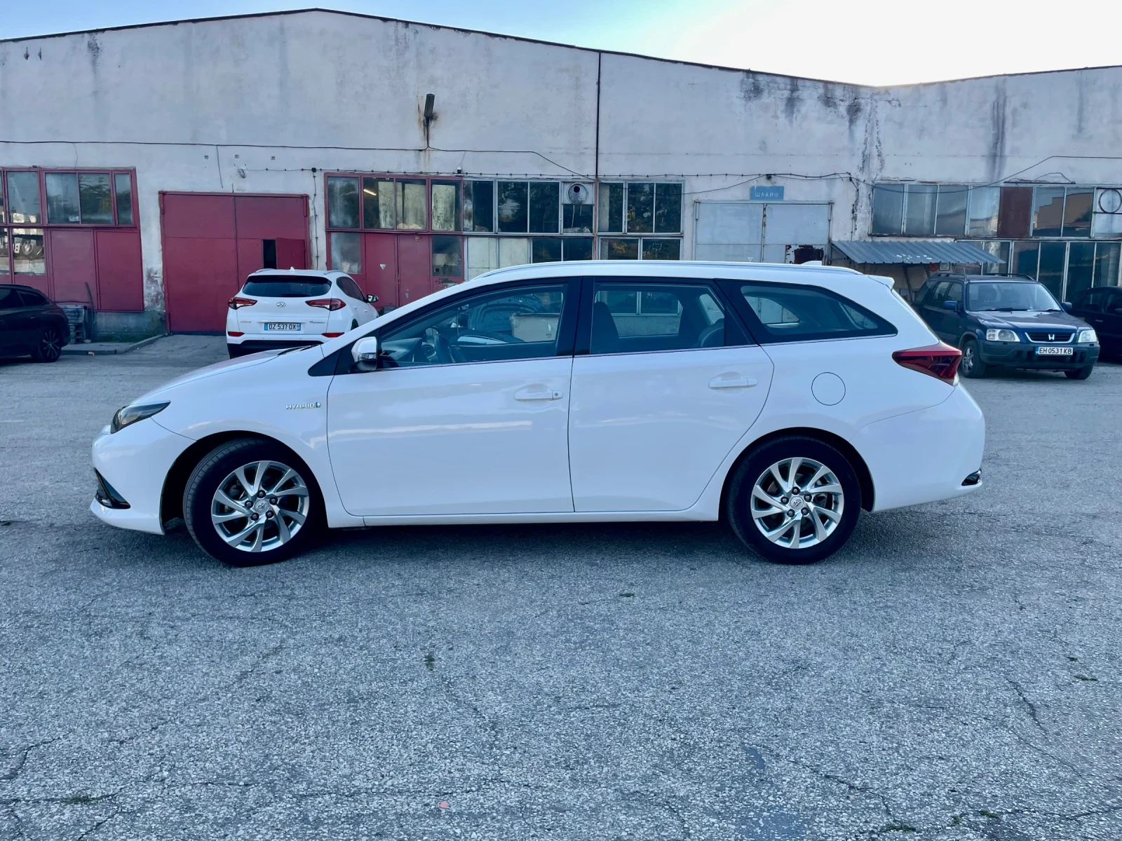 Toyota Auris 1.8 hybrid face, снимка 6 - Автомобили и джипове - 55195149