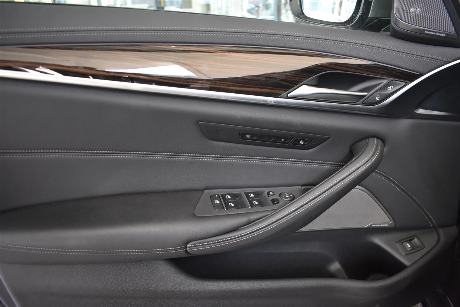 BMW 550 xDrive Sedan, снимка 9 - Автомобили и джипове - 53721334