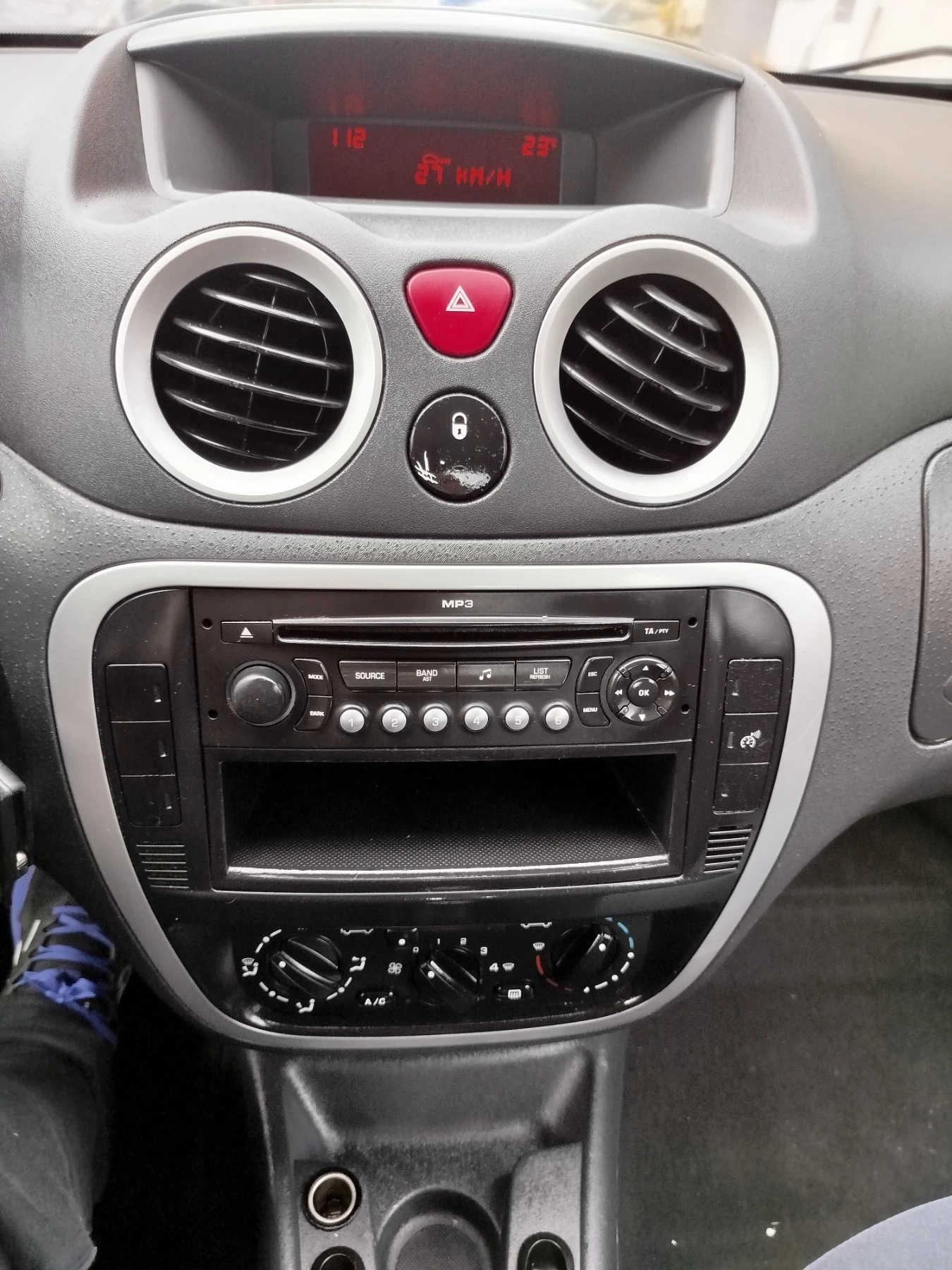 Citroen C3 1.4.i Безин , снимка 7 - Автомобили и джипове - 53988561