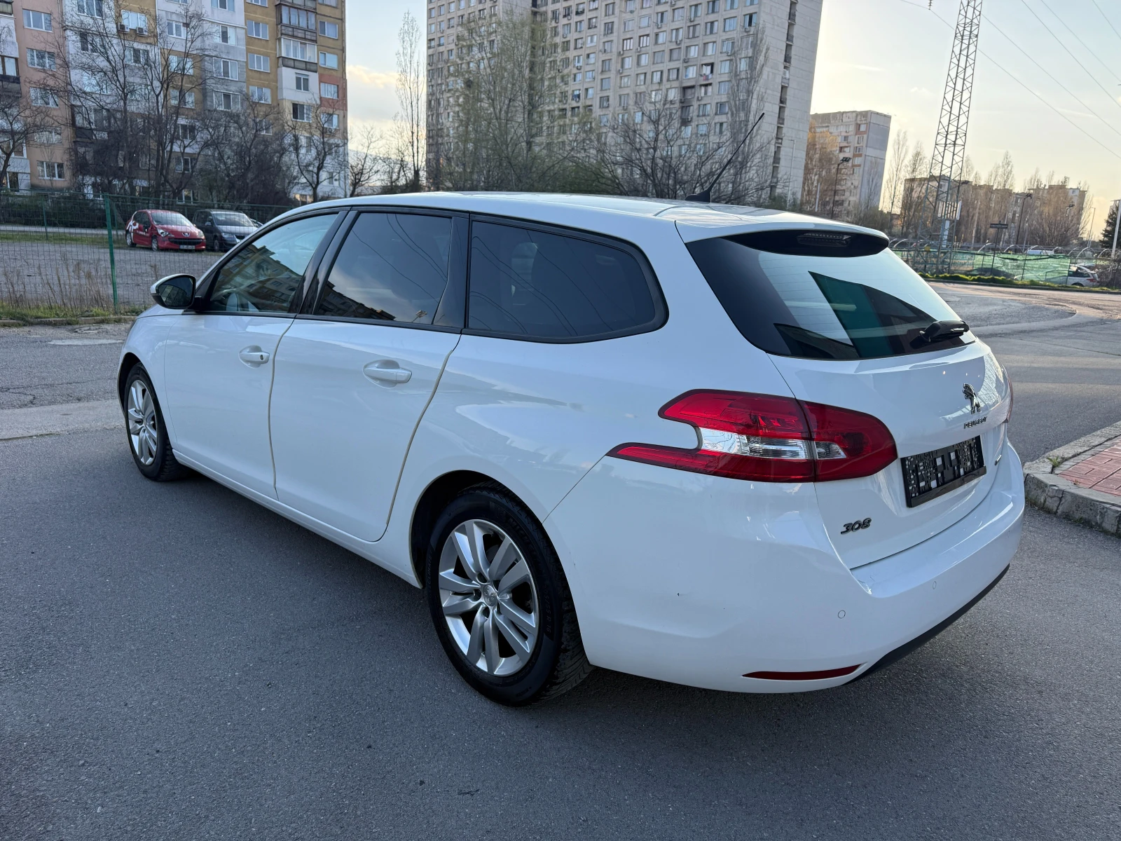 Peugeot 308 1.6HDI* NAVI* СЕРВИЗНА ИСТОРИЯ* , снимка 6 - Автомобили и джипове - 54137821