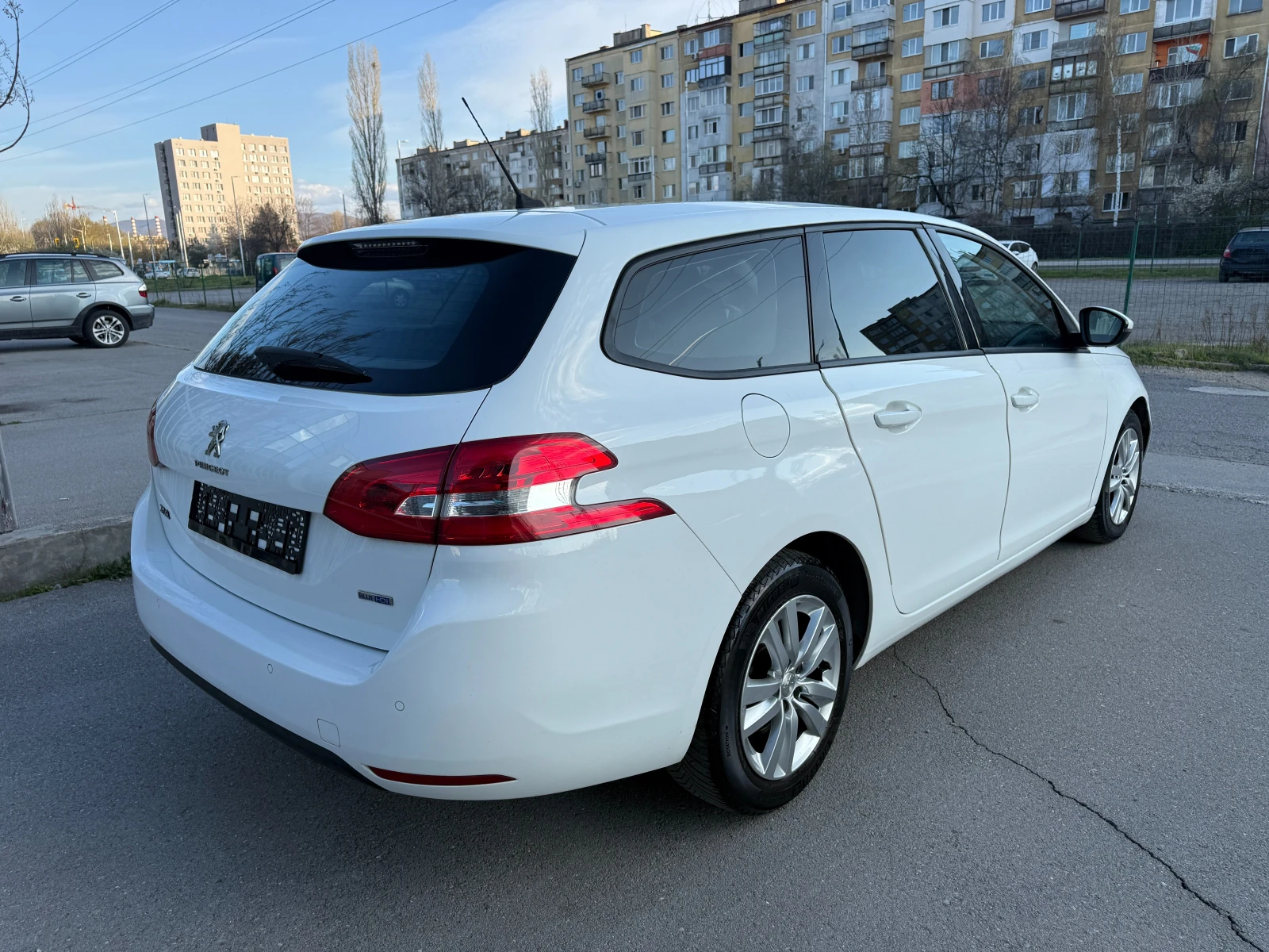 Peugeot 308 1.6HDI* NAVI* СЕРВИЗНА ИСТОРИЯ* , снимка 4 - Автомобили и джипове - 54137821