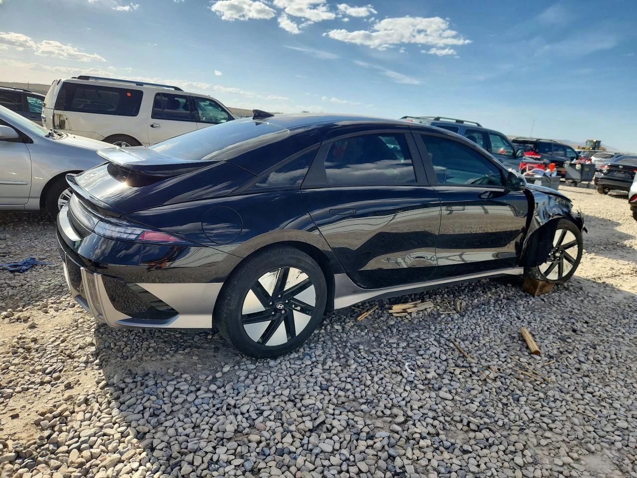 Hyundai Ioniq 6 Se Standard Range, снимка 3 - Автомобили и джипове - 54398928