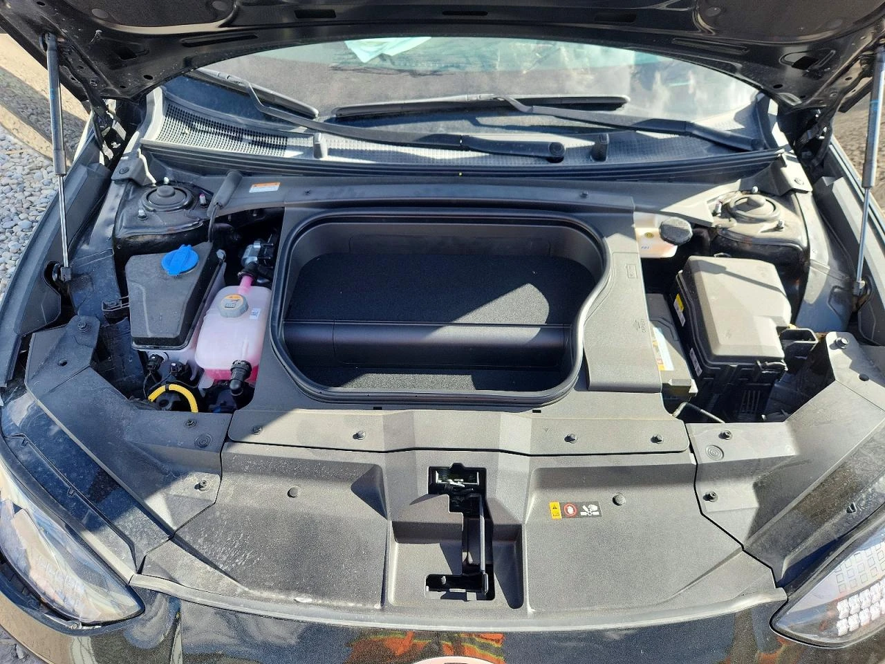 Hyundai Ioniq 6 Se Standard Range, снимка 11 - Автомобили и джипове - 54398928