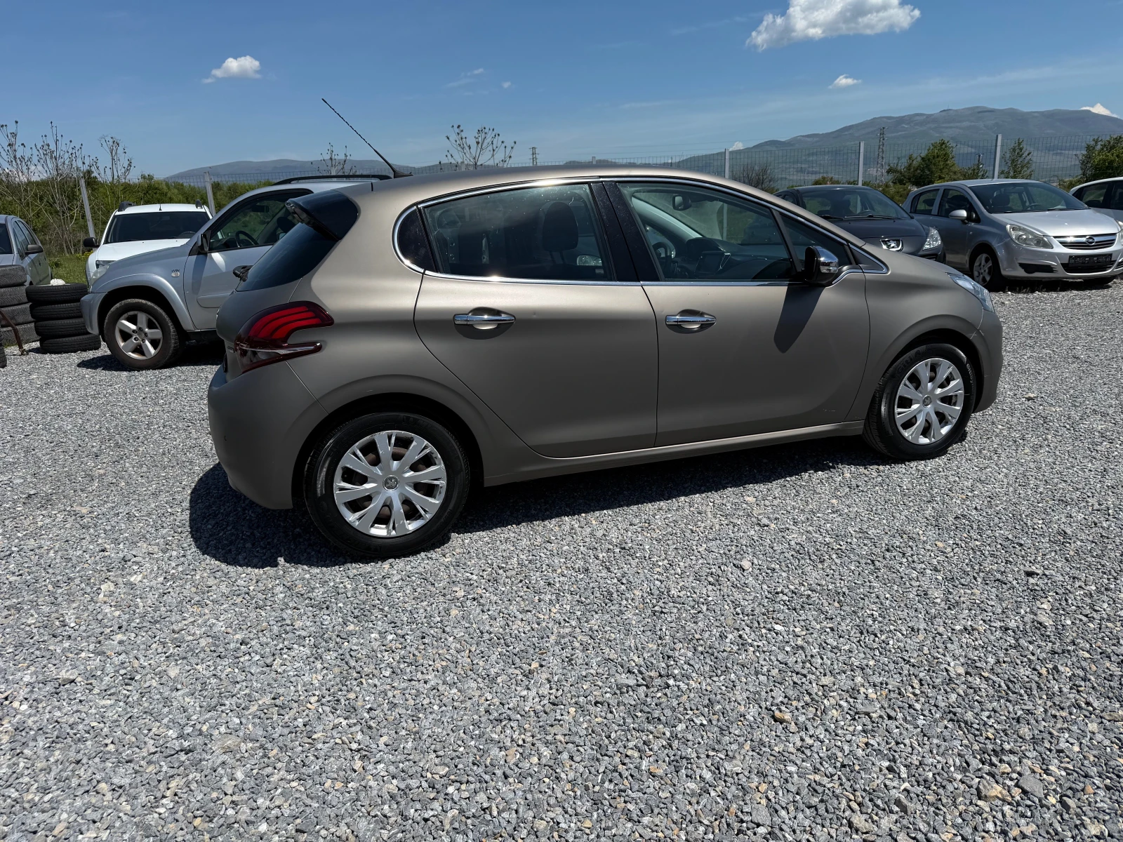 Peugeot 208 1.2 I avtomatik evro 6, снимка 8 - Автомобили и джипове - 54447232