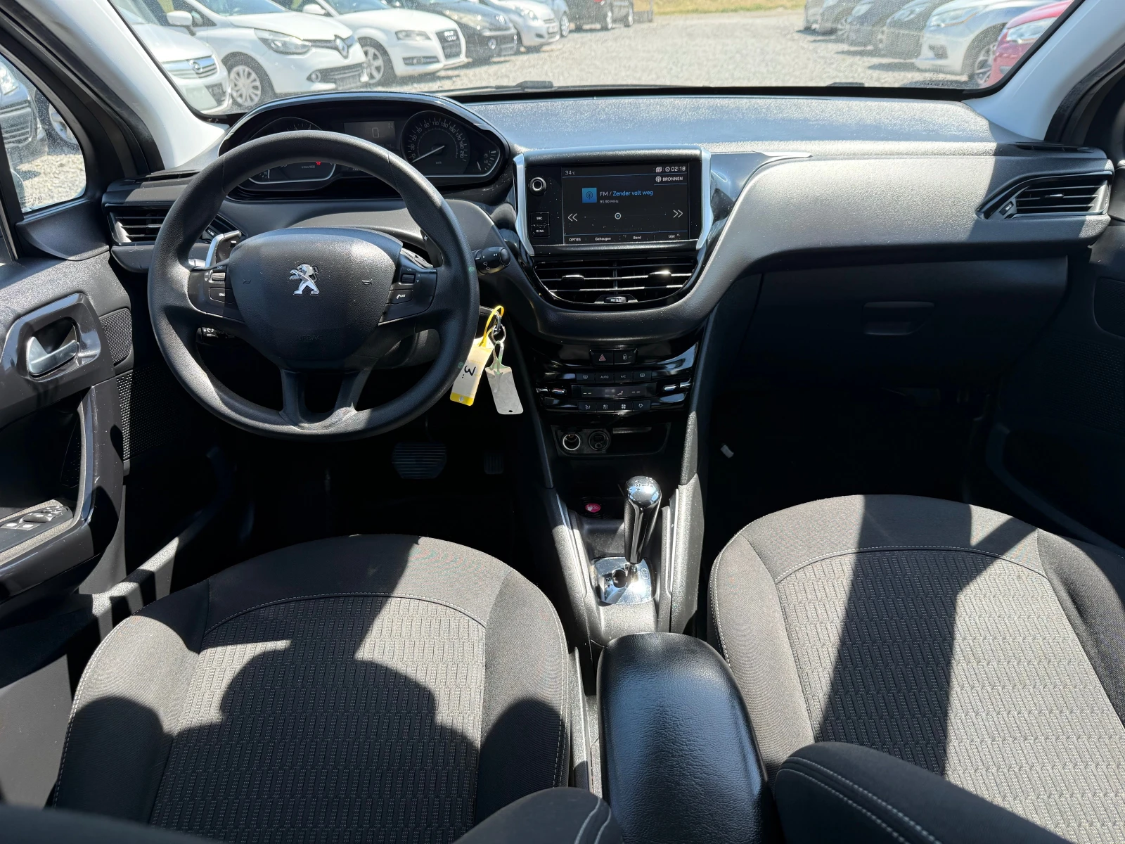Peugeot 208 1.2 I avtomatik evro 6, снимка 12 - Автомобили и джипове - 54447232