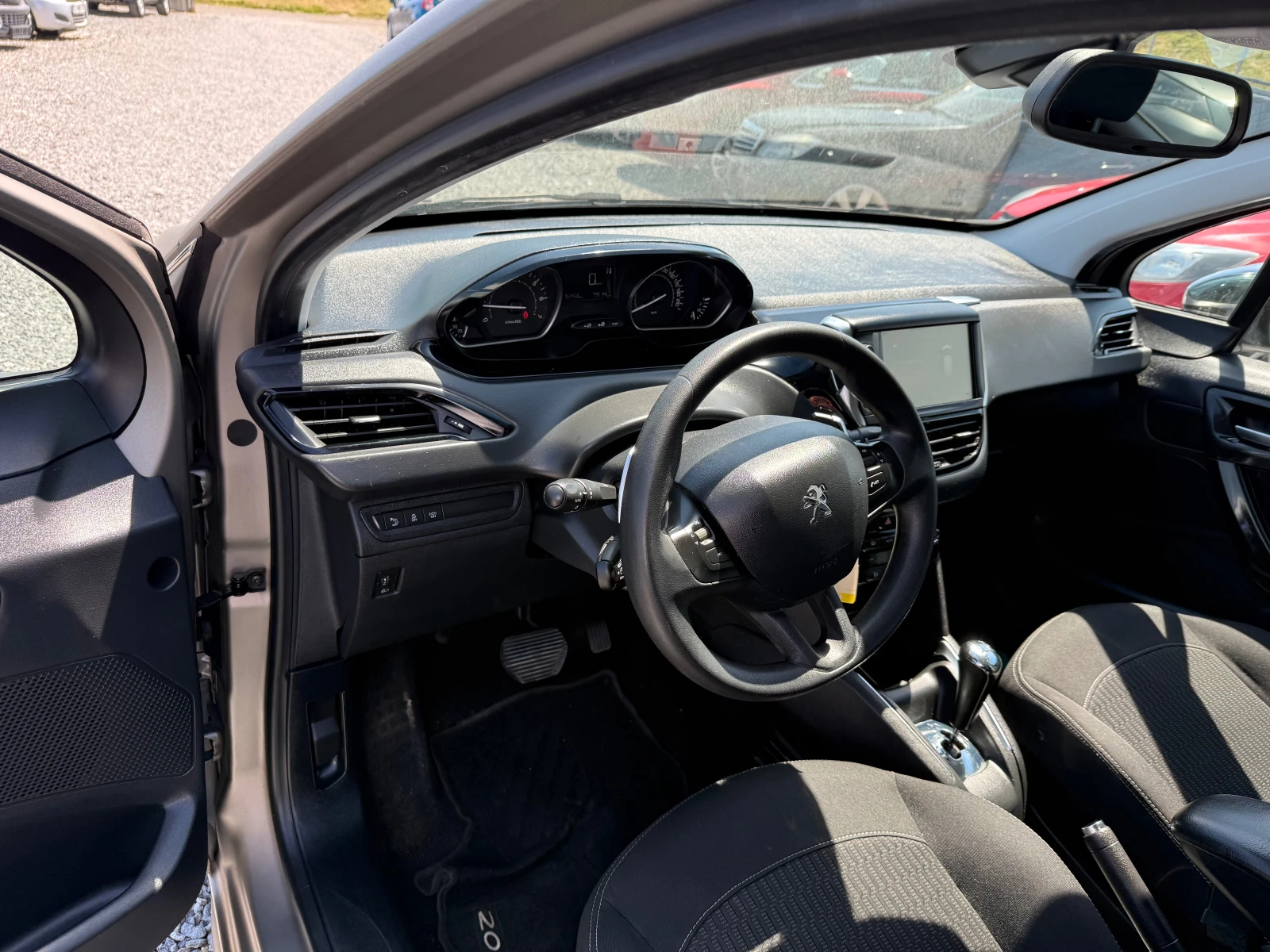 Peugeot 208 1.2 I avtomatik evro 6, снимка 10 - Автомобили и джипове - 54447232