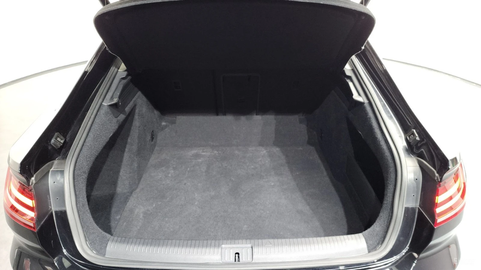 VW Arteon 2.0 TDI PRESTIGE 4MOTION* HUD* 360* МАСАЖИ, снимка 17 - Автомобили и джипове - 55678463