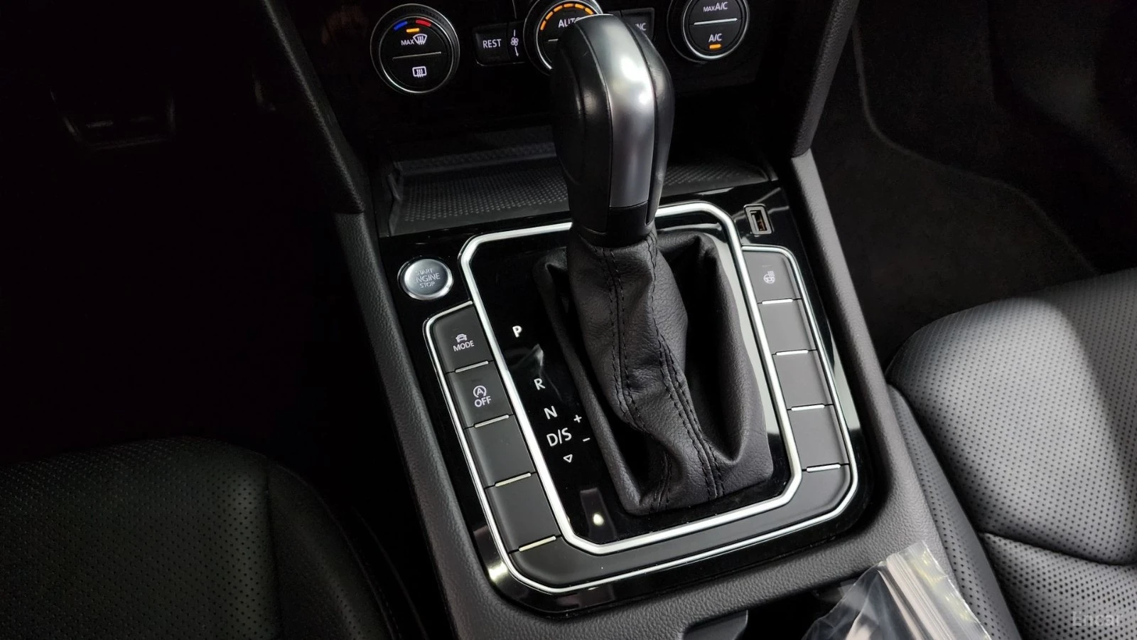 VW Arteon 2.0 TDI PRESTIGE 4MOTION* HUD* 360* МАСАЖИ, снимка 7 - Автомобили и джипове - 55678463