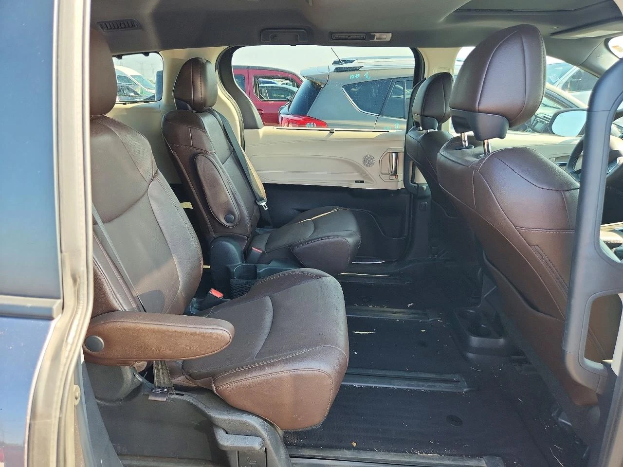 Toyota Sienna 2.5l Platinum 7-Passenger, снимка 11 - Автомобили и джипове - 56041716