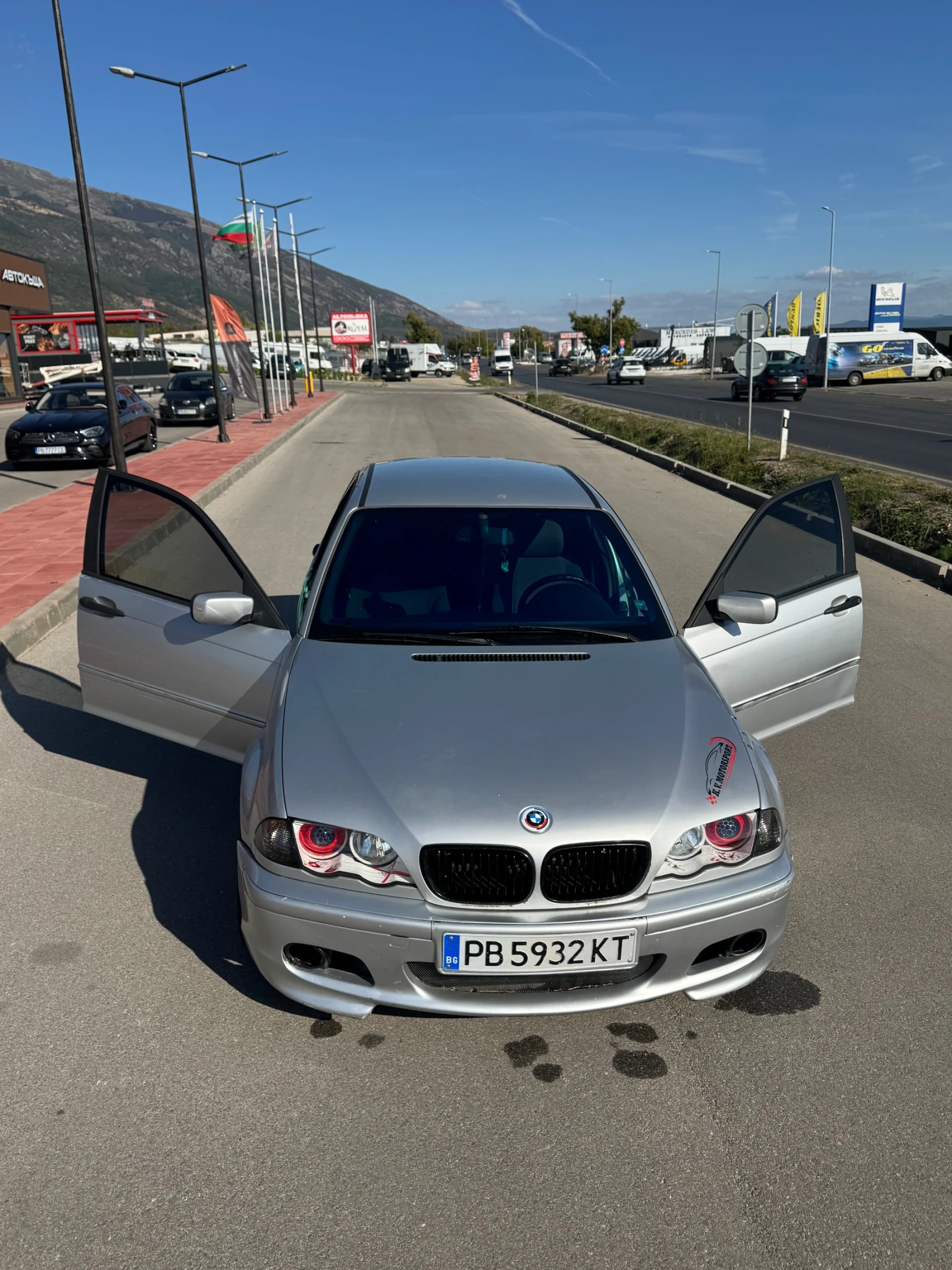 BMW 330, снимка 12 - Автомобили и джипове - 56295320