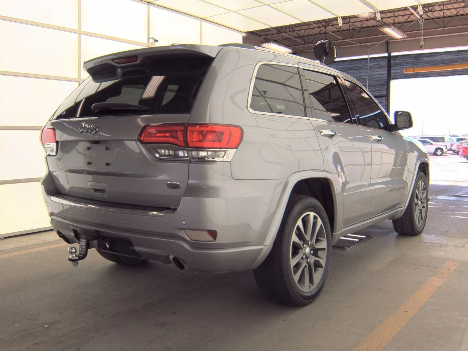 Jeep Grand cherokee 2017 Jeep Grand Cherokee Overland - изображение 6