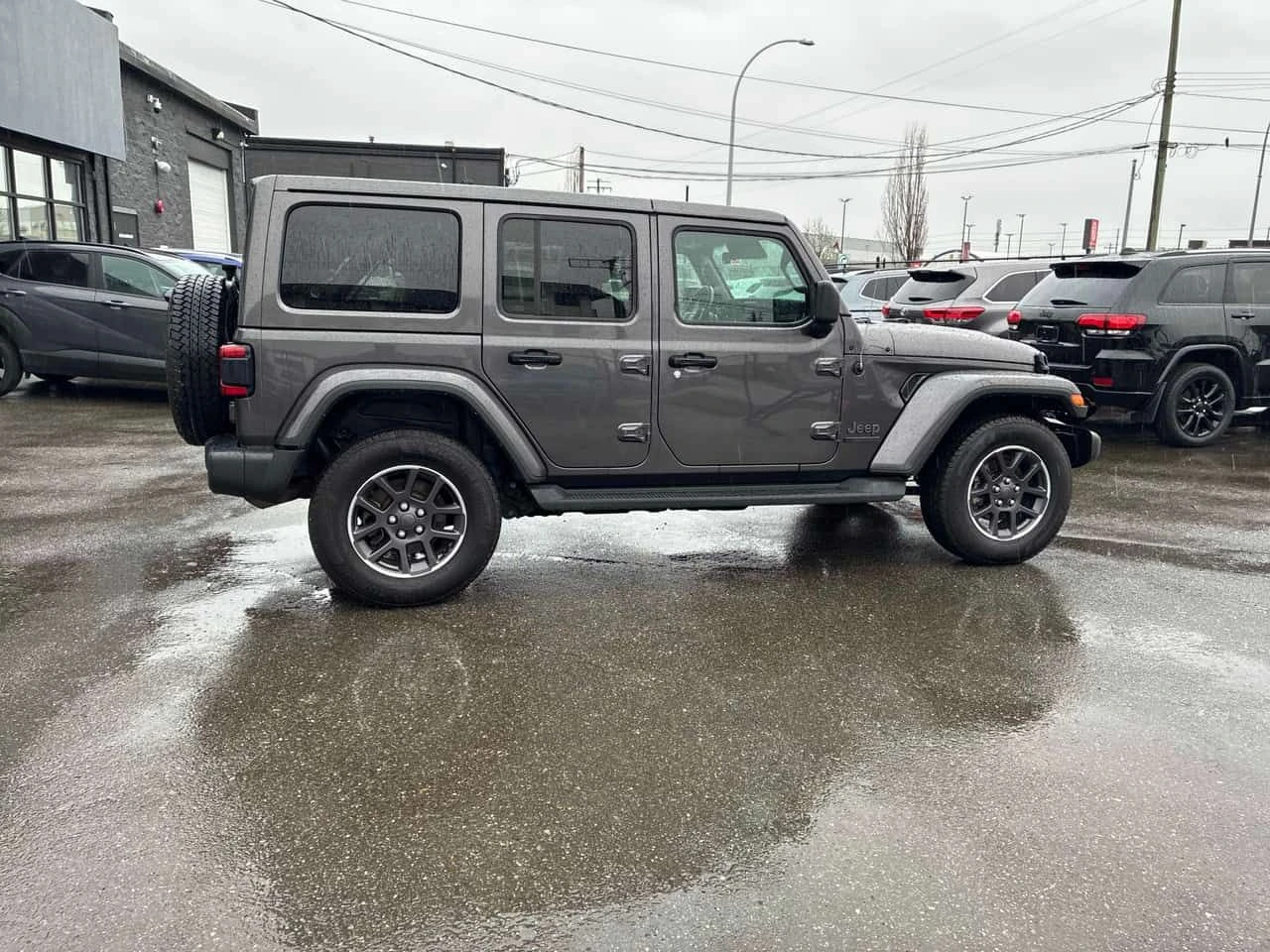 Jeep Wrangler * Unlimited Sahara 80th Anniversary * CARFAX* КЛИП, снимка 3 - Автомобили и джипове - 54078069