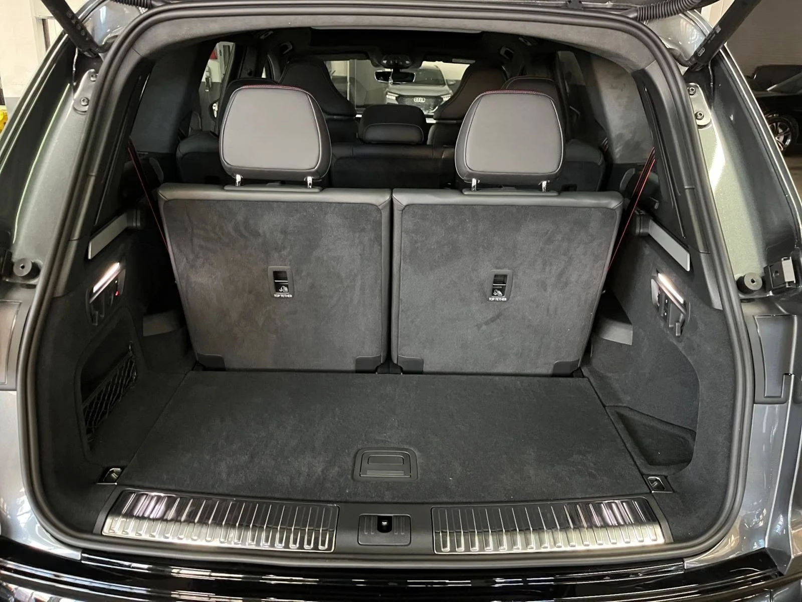 Audi Q7 S-LINE/ TECH PRO/ HUD/ MATRIX/ PANO/ 360/ 7 МЕСТЕН, снимка 15 - Автомобили и джипове - 56116314