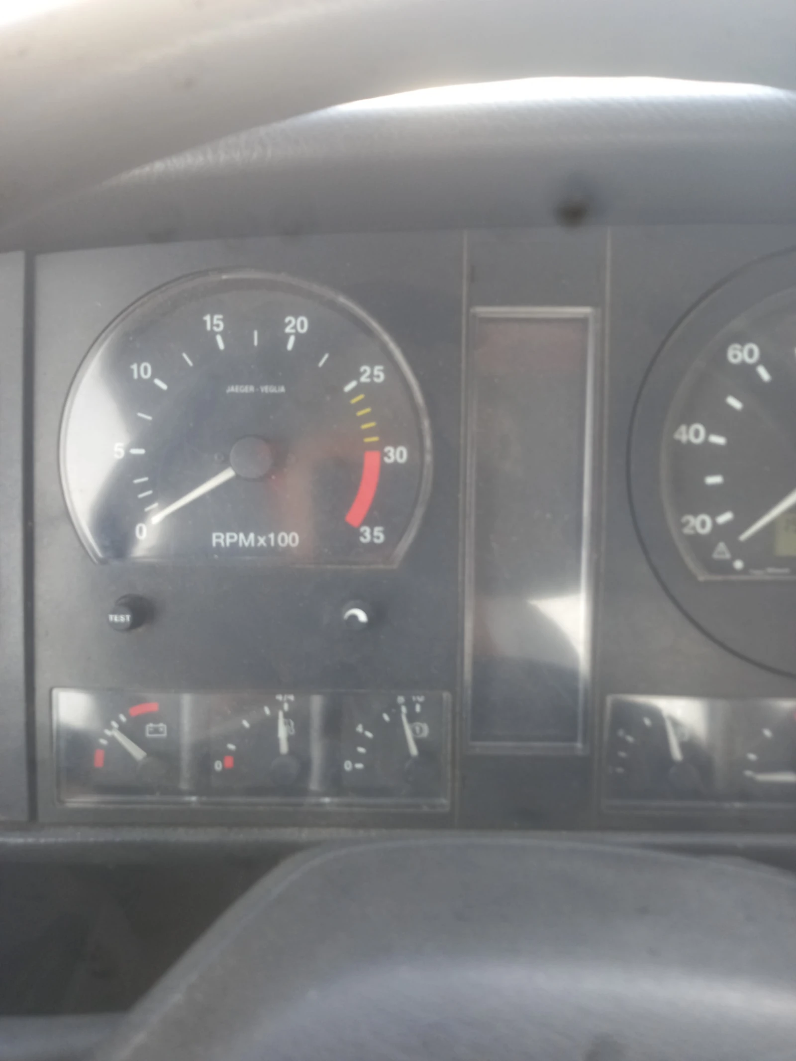 Nissan Atleon пътна помощ - изображение 10