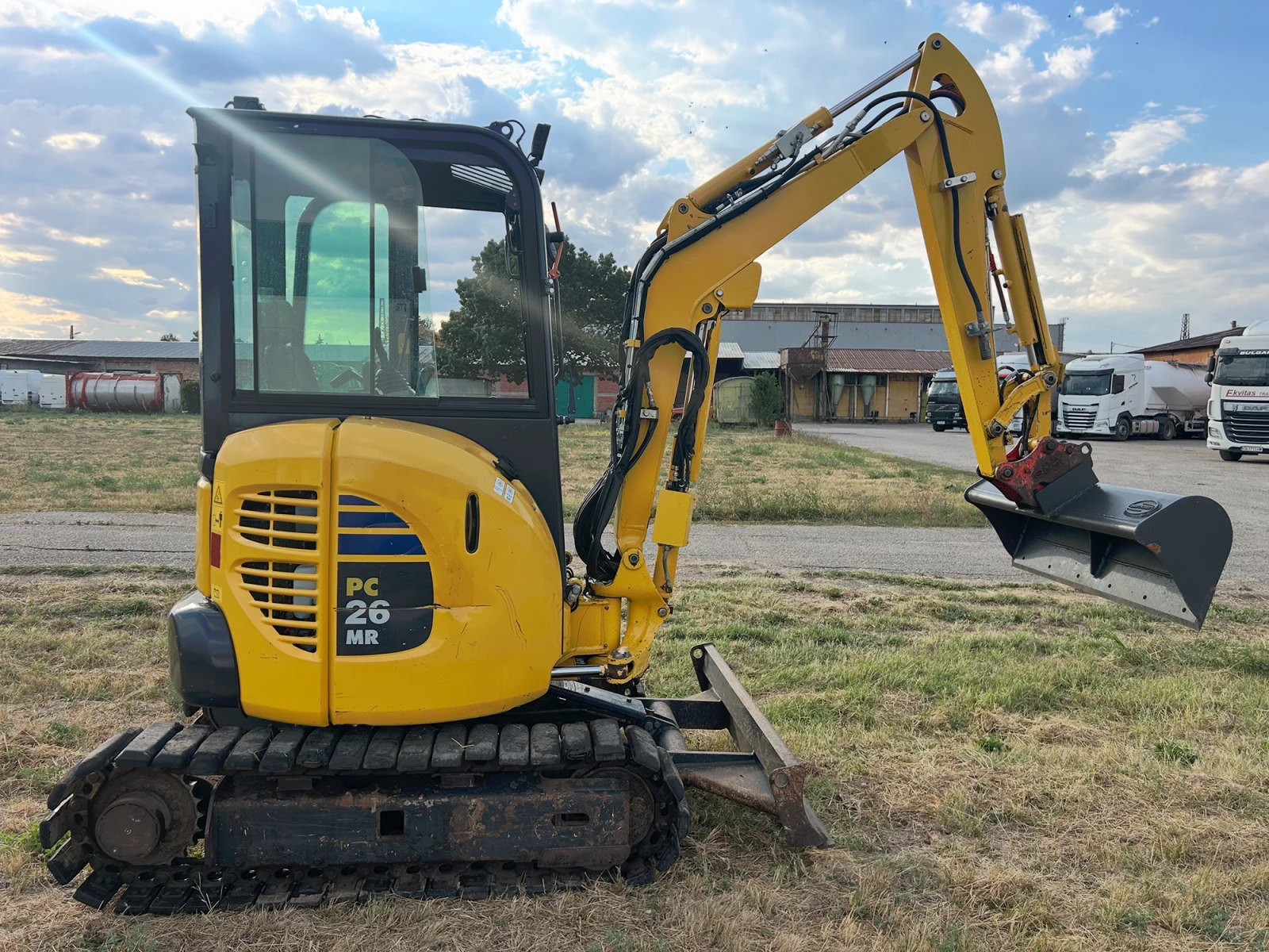 Багер Komatsu PC26MR-3