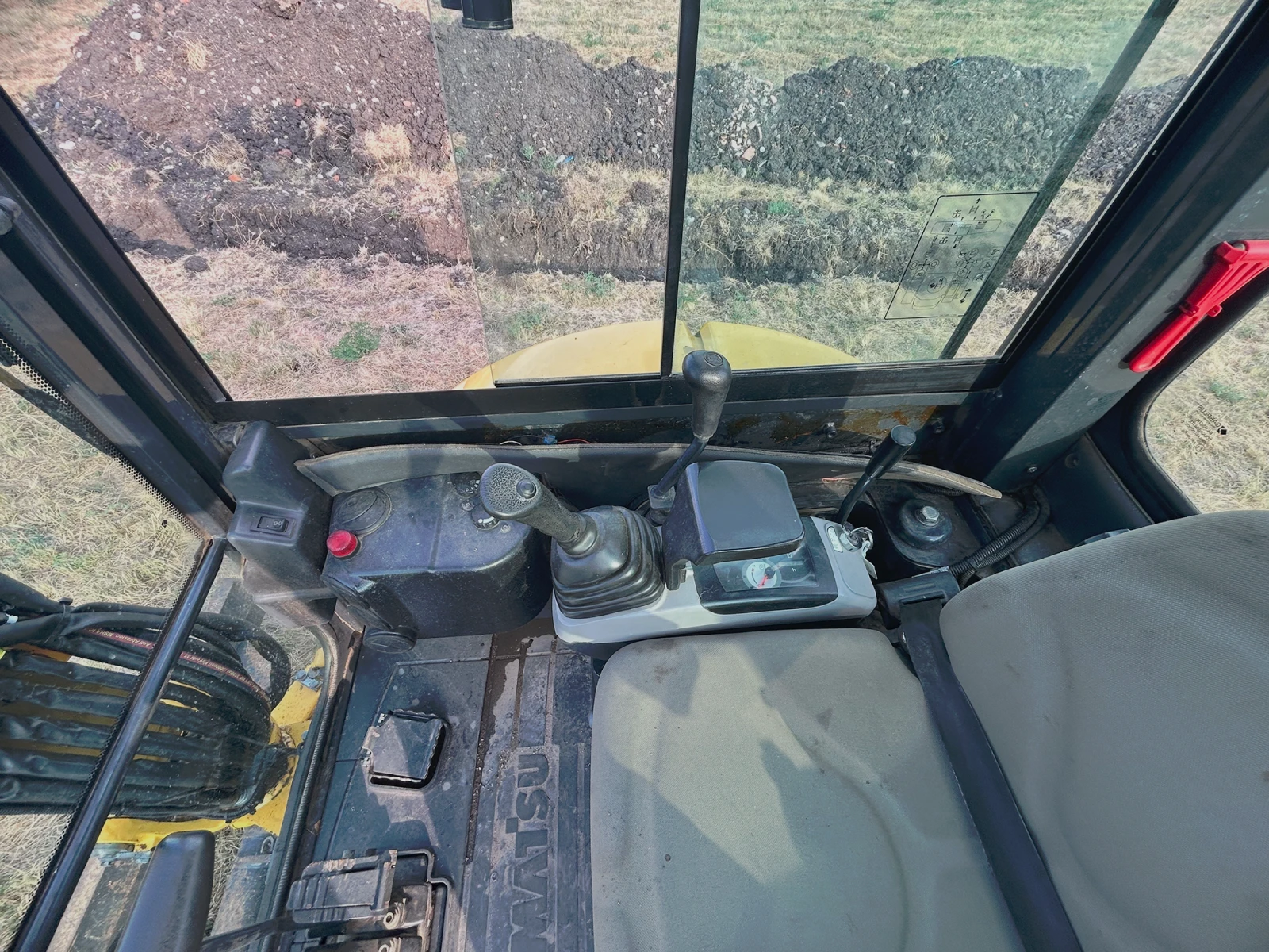 Багер Komatsu PC26MR-3, снимка 8 - Индустриална техника - 56462519