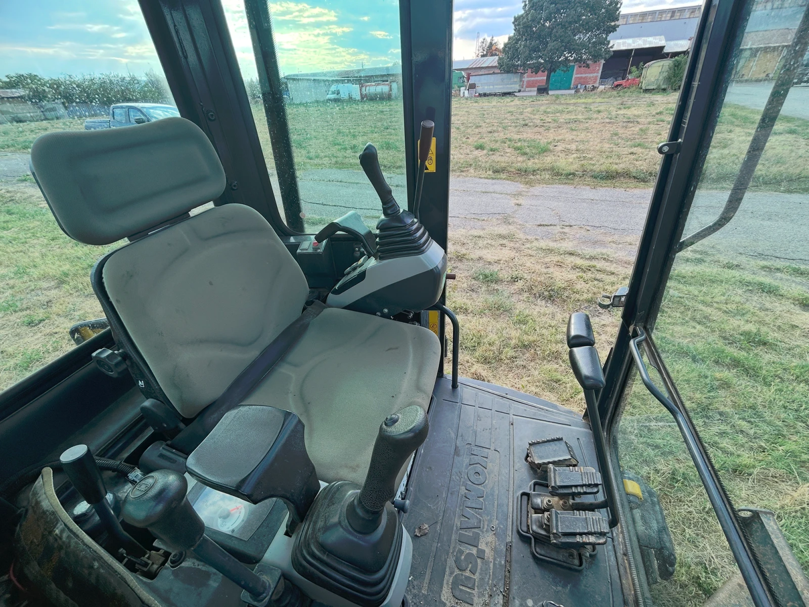 Багер Komatsu PC26MR-3, снимка 7 - Индустриална техника - 56462519
