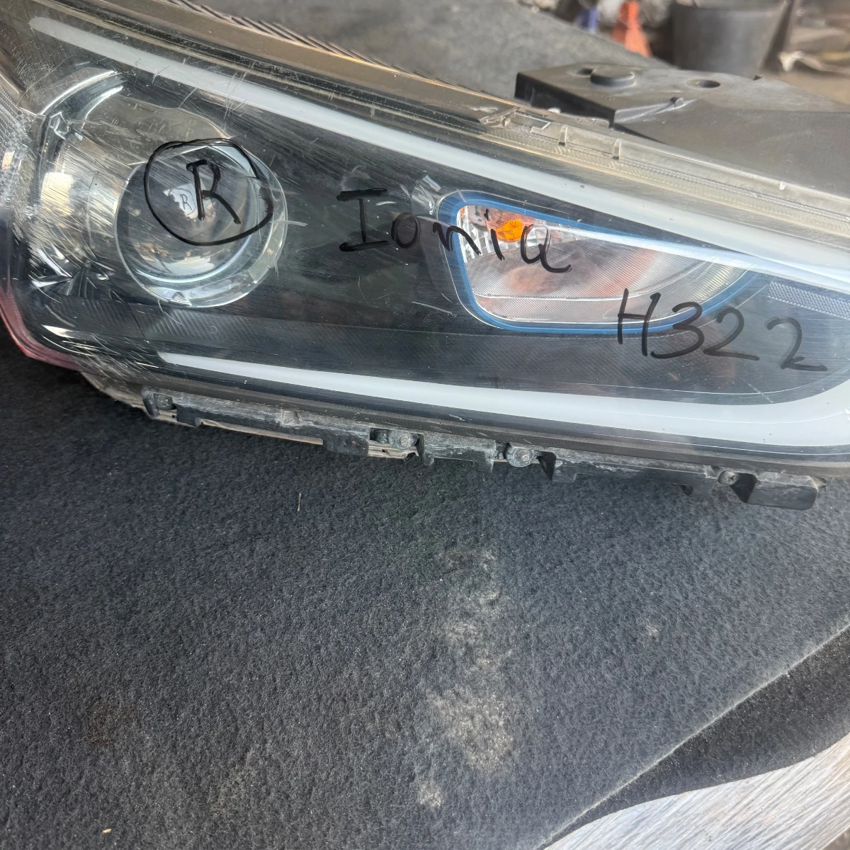 Десен фар Xenon за Hyundai Ioniq J09R-4138